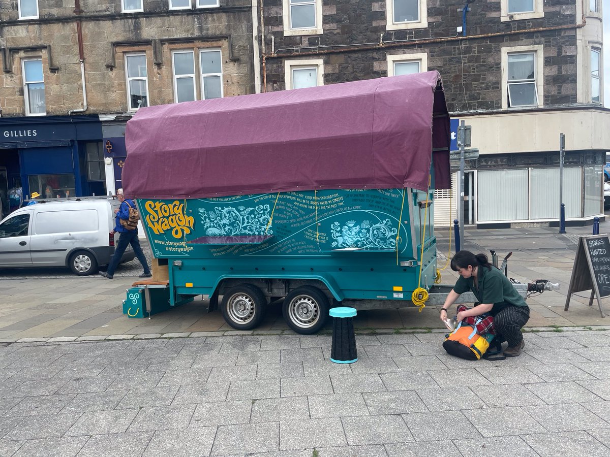 gerryelma's tweet image. #AlphabetChallenge

#WeekPforPurple

#Purple canopy on the travelling story-telling wagon.