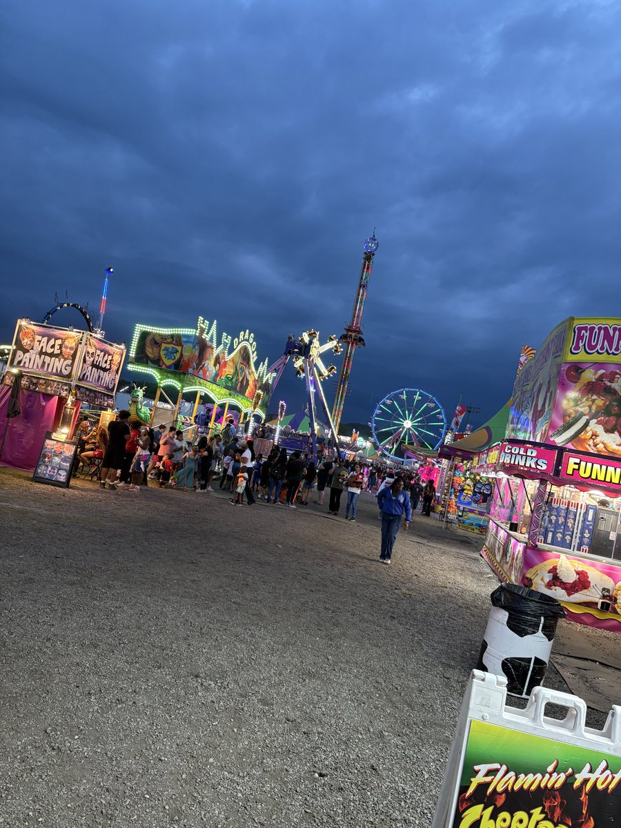 Russell08277846's tweet photo. Alabama state fair https://t.co/SVzoVOoMOe