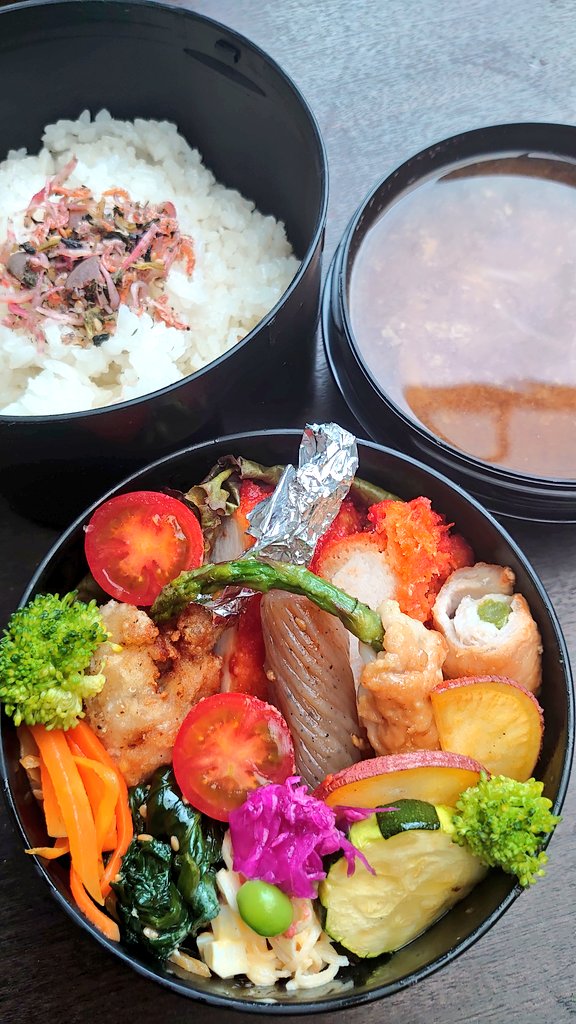 NqTaz2's tweet photo. 長男のお弁当🍱
私のお弁当🍱
#お弁当記録 https://t.co/QXxDdhXM4R