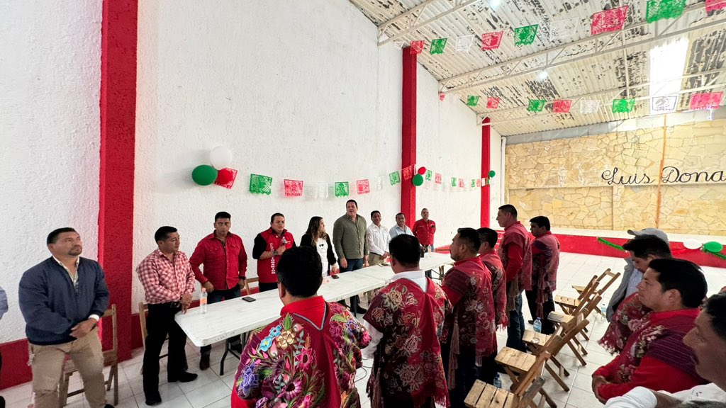 Hoy en San Cristóbal de Las Casas, junto a integrantes del Comité Estatal, sostuvimos una importante reunión de trabajo con los comités del PRI de la región Altos.

Me dio mucho gusto contar con la presencia de mi amigo Dip. Domingo Velázquez un aliado comprometido con el partido