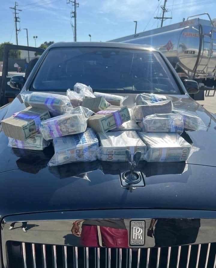sueud3000's tweet photo. سؤال صريح:
لو جاك اليوم 1 مليون ريال
ما أول شيء بتسويه؟
① سداد ديون
② مساعدة العائلة
③ مشروع
④ ادخار
اكتب اختيارك و(تم). https://t.co/Oh1aiWLnn3