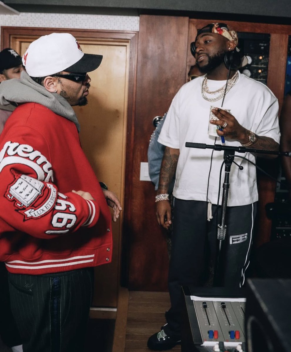 Eviz_Riches's tweet image. 🚨💽 Davido x Chris Brown JOINT ALBUM CONFIRMED!
Set to drop in 2027 ⌛️🔥
Afrobeats meets R&amp;amp;B on a global level 🌍🎶
This one go be madness already 👀
Worth the wait or too far? 🤔👇
#Davido #ChrisBrown #RichesUpdates #Afrobeats #RnB #NewMusic