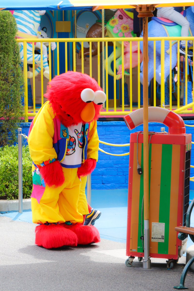 TD_0721_'s tweet image. ビッグトップに乗車するため身長はクリアしてクルーさんに『お一人様ですか？』と聞かれたまではウキウキだったエルモ😆

ただ断られたようでガッカリしながら泣いていました😭

乗りたかったよね？の問いに大きく頷き
お家に帰って行ったけど最後だから乗せてあげてほしかったなぁ🥺

#USJファン