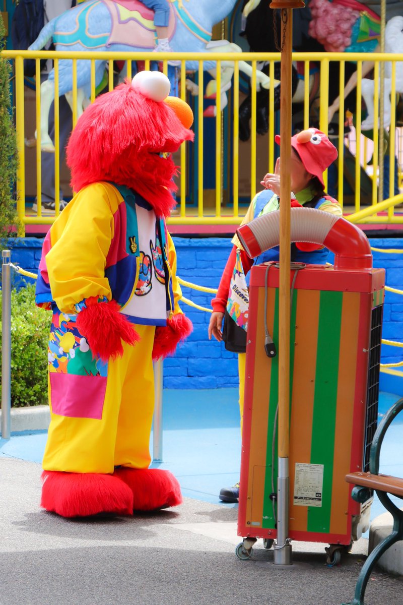 TD_0721_'s tweet image. ビッグトップに乗車するため身長はクリアしてクルーさんに『お一人様ですか？』と聞かれたまではウキウキだったエルモ😆

ただ断られたようでガッカリしながら泣いていました😭

乗りたかったよね？の問いに大きく頷き
お家に帰って行ったけど最後だから乗せてあげてほしかったなぁ🥺

#USJファン