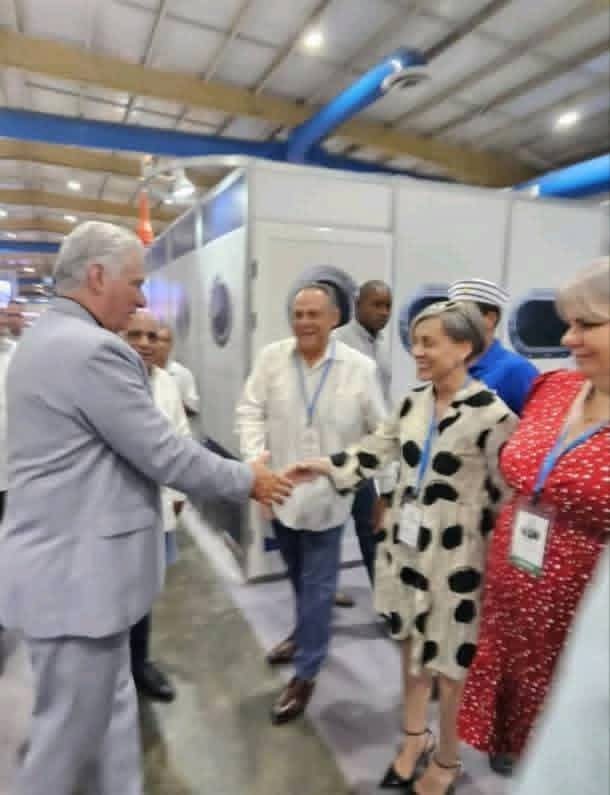 Desde el sector marítimo-portuario, un fuerte abrazo a nuestro Presidente <a href="/DiazCanelB/">Miguel Díaz-Canel Bermúdez</a> en su cumpleaños. Por cada muelle, cada barco y cada hombre y mujer que mantiene los puertos en movimiento: cuente con nuestra marea inagotable de compromiso y trabajo. #YoSigoAMíPresidente