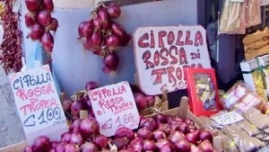 metisnews2's tweet photo. ๐ง
Il Consorzio della Cipolla Rossa di Tropea Calabria IGP sarร protagonista al Macfrut 2026. #CipollaRossaDiTropea #CalabriaIGP #Macfrut2026 #Rimini #Ortomercato #MadeInItaly #EccellenzaAgroalimentare #Internazionalizzazione #Innovazione #ThinkFresh โ https://t.co/yYIMUoEaxt https://t.co/AKVmefgwXP