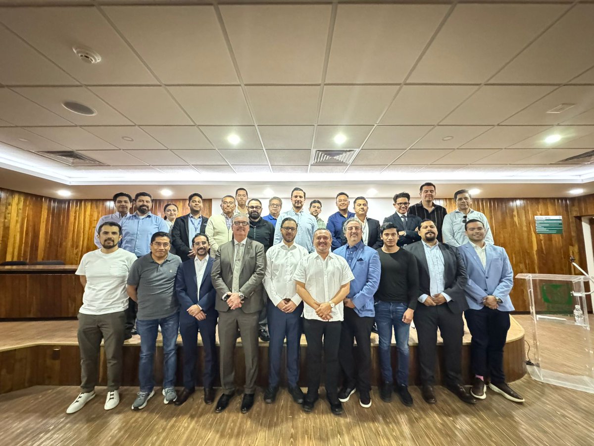 CMUN_Urologia's tweet photo. Agradecemos a todos los participantes y profesores que estuvieron en el curso de Ureteroscopía flexible y que hicieron de este encuentro una experiencia enriquecedora y de alto nivel.
#urología #CMUN #tecnologiamedica #avancesmédicos #saludybienestar #cirugia #ureteroscopia https://t.co/slMix3BK9u