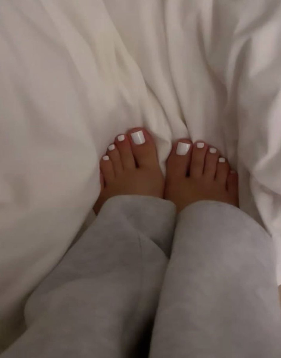 4vaery's tweet image. soo comfy in bed ;)

throne in bi0

#money #of #paypig #bed #feet #hot #worship