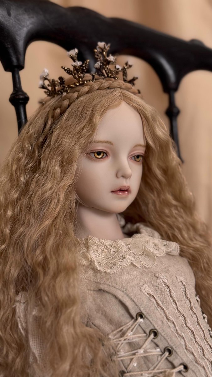 Hizuki doll
Doll’s Closet (<a href="/velvet_knot/">Yui Shibata / Antiques•洋館暮らし</a>_doll )に出品するビスクドールです。 
 Renataea（レナテア） h=58cm 再び生まれる、という意味を込めて…🌿 
今回は、@Velvet_Knot さんの展示ということで、特別に Lhiannan:Shee さん(<a href="/shee___p/">Lhiannan:Shee</a> )とのコラボが実現しました！🙌🏻✨ 
以前から