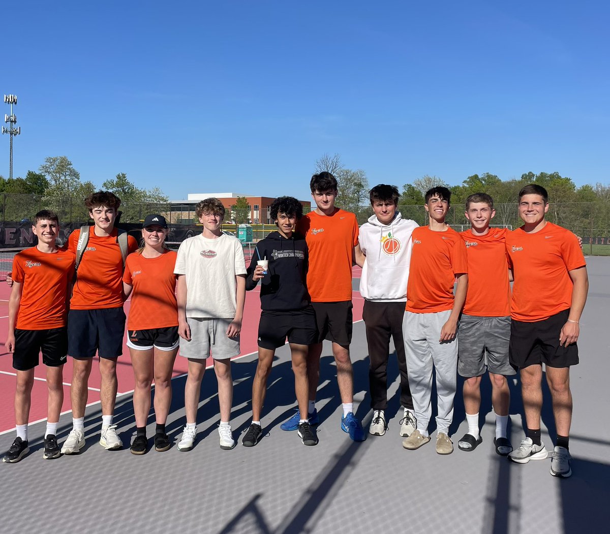 LPawTennis's tweet photo. Another conference win against Anderson. Tigers are 9-1🧡🖤🎾@Loveland_AsstAD @LHSTigerAD @LABTigers https://t.co/BHyM5SHQsW