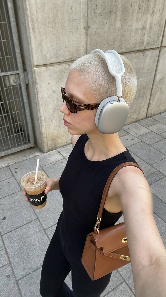 EUjerekre15354's tweet image. Stop guessing prompts.

This tool turns images → perfect generation prompts for influencer-style shots 🤯

Get it now 👇
Link in bio 🔗
#AI #AIPrompts #ImageGeneration #aiinfluencer #nanobanapro #prompting #aimodel
#googlegemini

    Original Image                    Generated