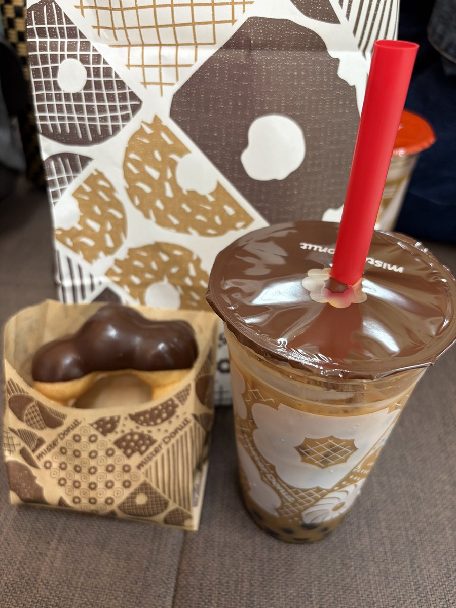miya_arifoodtw's tweet image. おはよう☀️
ミスドのタピオカ悪くないね☺️
ドーナツと合うから満足。
早安
Mister Donut 的珍珠飲品還不錯呢
跟甜甜圈很搭，吃得好滿足。

#日本旅遊　#donut