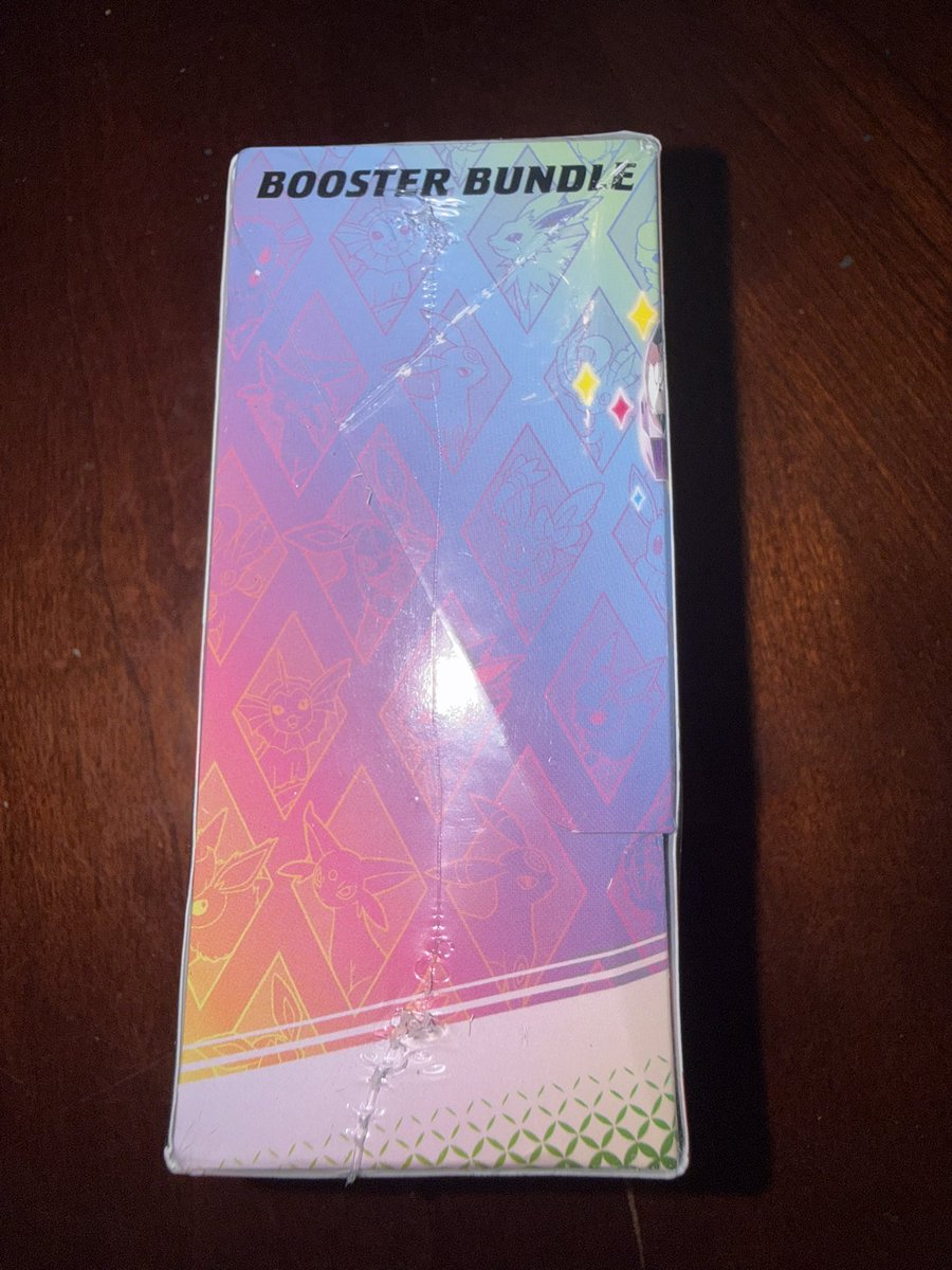 kingink559's tweet photo. Does this look resealed ? #Pokemon #Pokemonfans #Prismaticevolutions #Resealed  
Wondering why the side of the box looks worn if its new https://t.co/YHM2pvF3V1