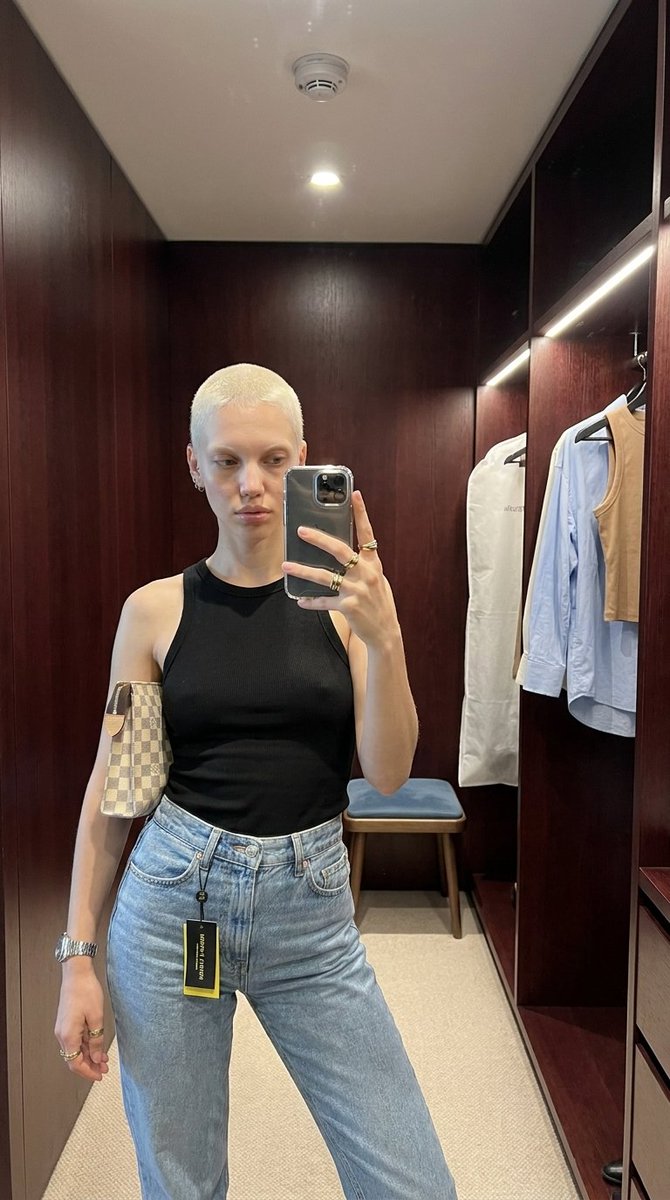 EUjerekre15354's tweet image. Stop guessing prompts.

This tool turns images → perfect generation prompts for influencer-style shots 🤯

Get it now 👇
Link in bio 🔗
#AI #AIPrompts #ImageGeneration #aiinfluencer #nanobanapro #prompting #aimodel
#googlegemini

    Original Image                    Generated