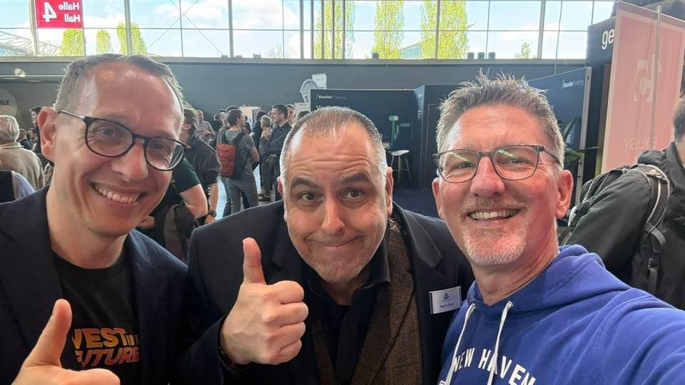 Mastermind_gb's tweet photo. INVEST-Messe Stuttgart nochmal.
Wie gesagt hätte ich dort sehr viel mehr Kollegen an ihren Ständen oder Vorträgen besuchen sollen.
Aber ein paar hab ich doch getroffen.
David Pieschel (links, Managing Director Börsenmedien AG) und Thorsten Schönfelder (Head of ViTrade).
Nice. https://t.co/0O9fFUJCe9