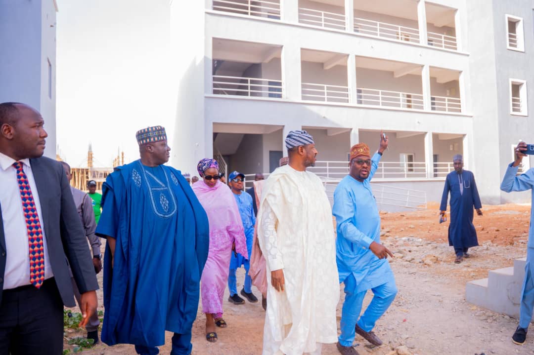 Bashowonpoint's tweet image. Gov @dikko_radda inspects Jikamshi Smart School in Musawa LGA 🏫 One of 3 smart schools across Katsina zones for gifted/underprivileged students. Pleased with progress, says it's key to education legacy 
#Katsina #Education"