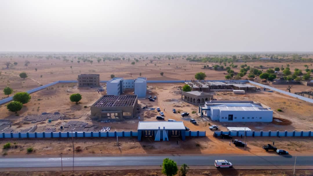 Bashowonpoint's tweet image. Gov @dikko_radda inspects Jikamshi Smart School in Musawa LGA 🏫 One of 3 smart schools across Katsina zones for gifted/underprivileged students. Pleased with progress, says it's key to education legacy 
#Katsina #Education"