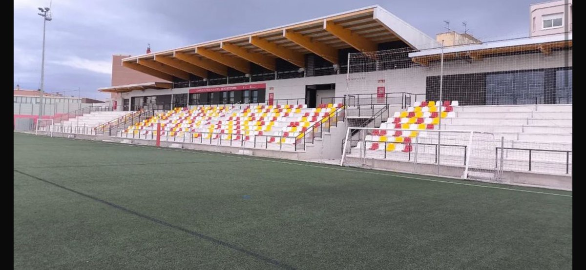 Juv25's tweet photo. A partir del próximo fin de semana ya tendremos acceso a las nuevas gradas.

Los vestuarios y el bar seguirán siendo los actuales.

La zona de vestuarios será de uso exclusivo para jugadores /as, entrenadores /as y personal del Club.

Un pasito más para volver a la normalidad. https://t.co/YRqiUqYZum