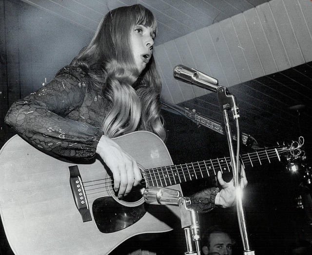 Joni Mitchell tweet media