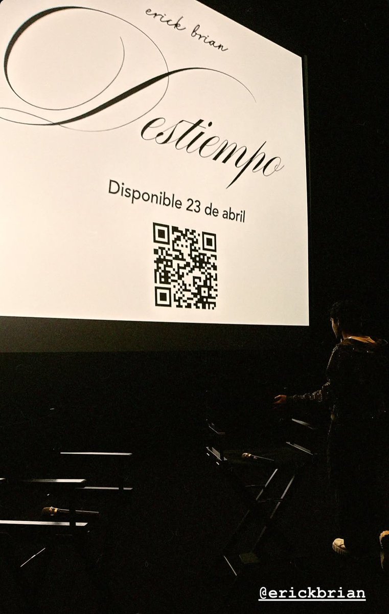 Erick en la premier de su nuevo álbum y Chris en sus primeras firmas de autógrafos, mis chiquitos lindos que orgullosa y feliz me tienen 😭❤️🫂