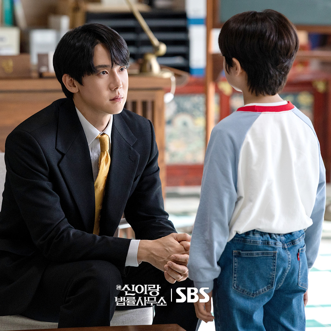 금요일은 구두장이👞 토요일은 아이👶
유연석이 연기를 너무 잘해요ㅠ

SBS 금토드라마 <신이랑 법률사무소>
☞ [금,토] 밤 9시 50분

#SBS금토드라마 #신이랑법률사무소
#PhantomLawyer
#유연석 #이솜