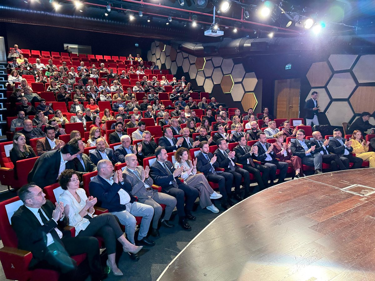 denizlito's tweet photo. #Denizli #Ticaret Odası (#DTO) Yönetim Kurulu #Başkan Yardımcımız Sayın Melek Kartay, #Babadağlı #Sanayici ve İş İnsanları Derneği'nin (#BASİAD) #Merkezefendi #Kültür Merkezi'nde gerçekleştirdiği, #Ekonomist Prof. Dr. Sayın Kerem #Alkin'in konuşmacı olduğu > https://t.co/2otoBfbv2i
