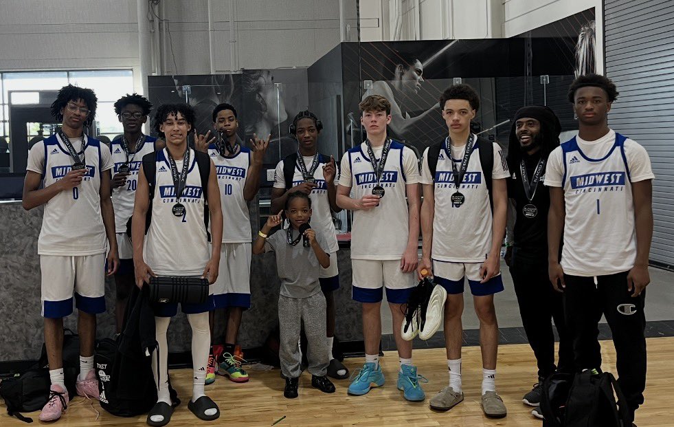 CBradley2029's tweet image. Tough finish but proud of the fight. Went 4-5 this weekend in the Buckeye Classic 2026, falling in the Platinum Bracket championship to Hamp Elite. Learned a lot, grew even more. Back at it next weekend. 💪🏀
#classof2029 #basketball #buckeyeclassic