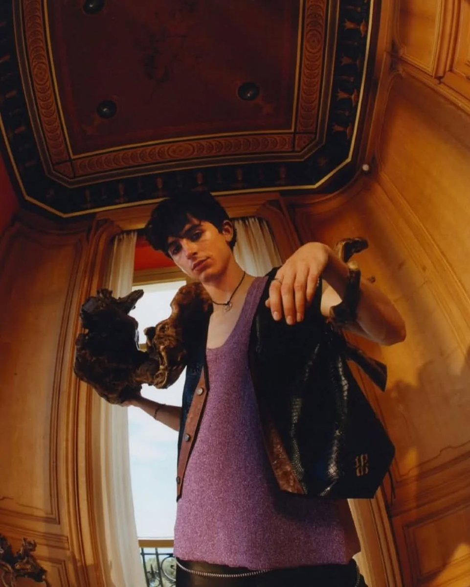 empressedge's tweet image. I want to eat this lubunca 💜💌💕 #femboy #lgbt #timothéechalamet