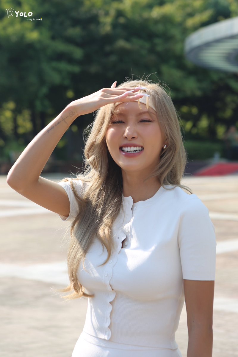 jealous cause the sun kissed you first

#화사 #Hwasa