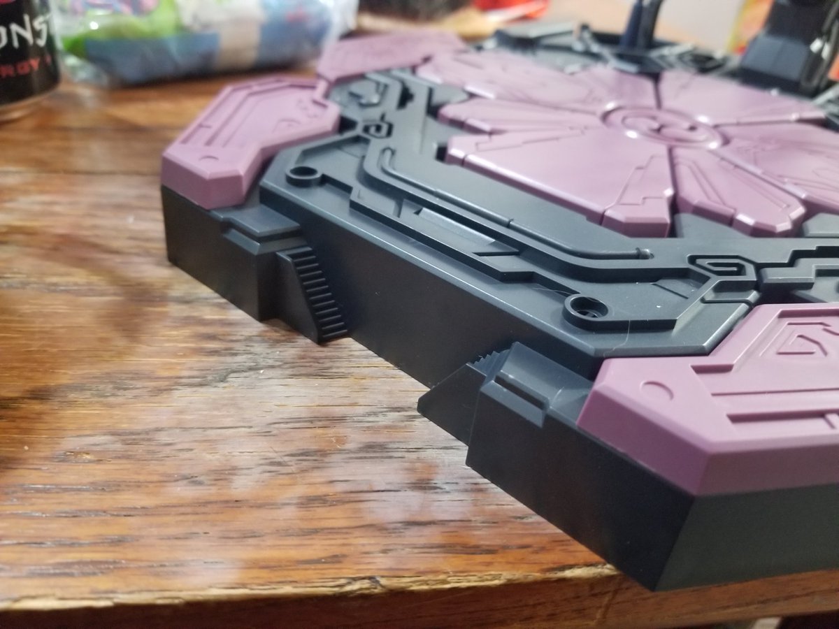 Got the stand and weapons done for Sunday Hobby Tengu. The purple parts open up to store extra hands and such

I also love the small detail on the front of the stand showing staircases. Adds some flair and scale for how big these machines are scale wise

Love details like that