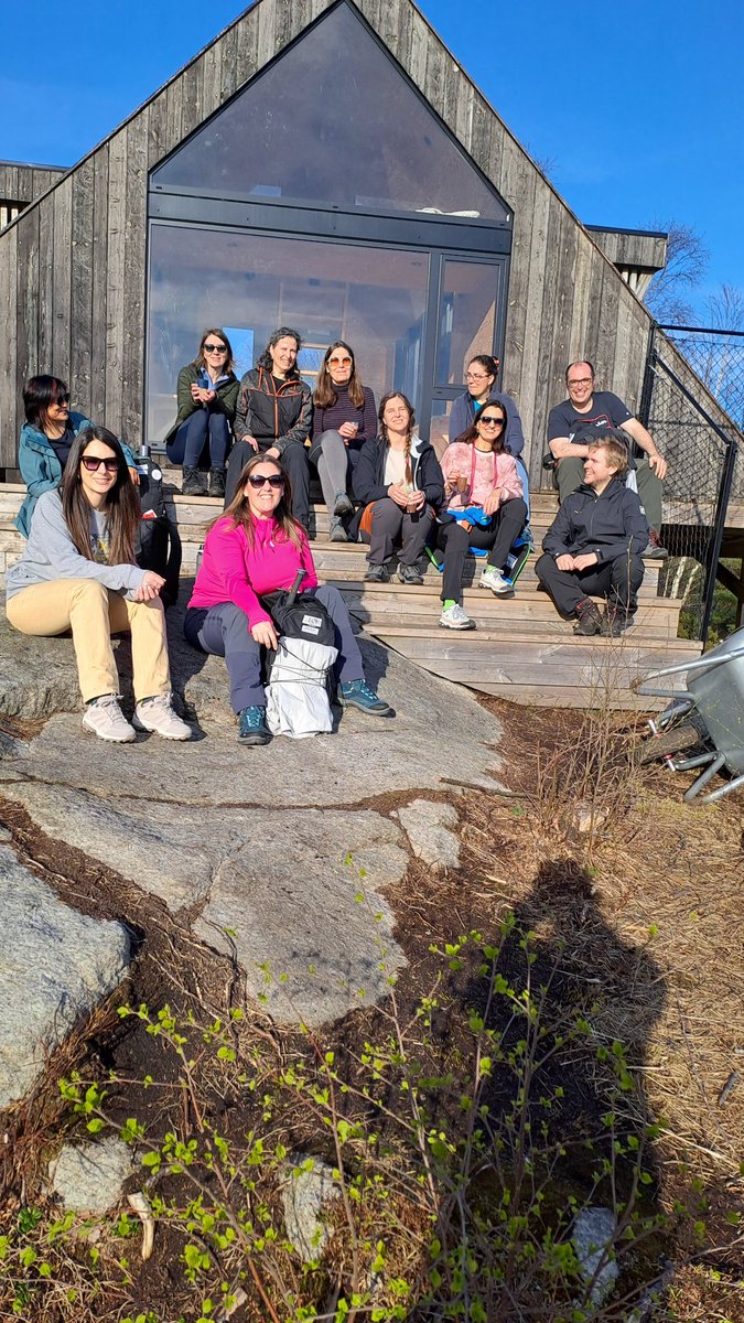 EoiValladolid's tweet photo. Tarde de senderismo con nuestros socios noruegos: el contacto con la naturaleza como modo de vida en la cultura nórdica 🇳🇴. https://t.co/nAPhvQ7R6f