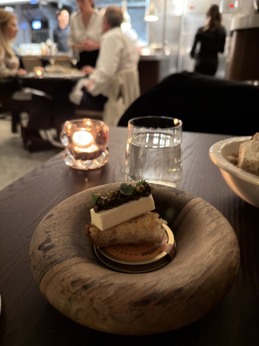 JeffreyChiu0610's tweet image. 今晚在瑞士感受一場很純粹的頂級饗宴！

米其林一星 Arakel 🇨🇭
以現代料理語言詮釋風味
將季節創意與細節推向極致
Fine dining不只是味覺
而是進入一個世界級品味圈層的入口

#米其林一星 #Arakel #FineDining #品味生活 #全球視野