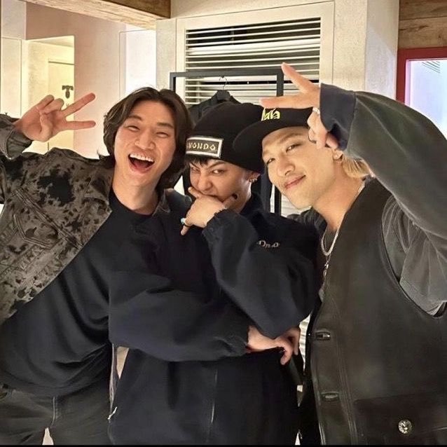 ᅠᅠ

ᅠ
⠀⠀━ 🗞️⌒ *. 𝐜𝐨𝐦𝐩𝐚𝐧𝐲 𝐮𝐩𝐝𝐚𝐭𝐞.

The popular boy group BANGBANG has left their company. The group has officially joined DEden Entertainment as of today. BANGBANG has the rights to their music, fandom name, and social media. 
ᅠᅠ

ᅠ