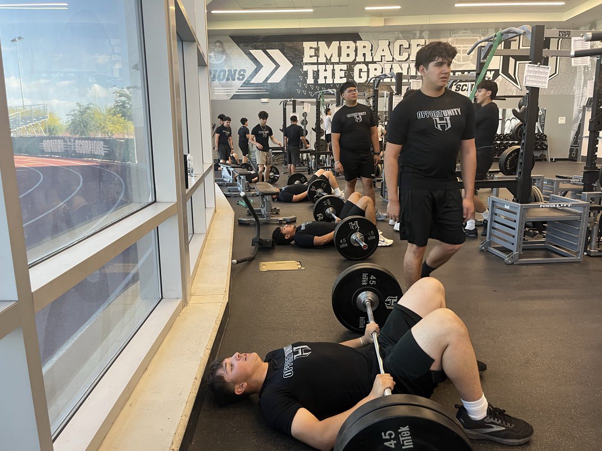 Coach_DQ59's tweet image. RIGHT BACK TO WORK ON MONDAY‼️ No shortcuts, no excuses, just effort while building #TheBrand. Everyday is an opportUNITY to better here in of the best facilities‼️ #ScorpionStrong #RepTheH