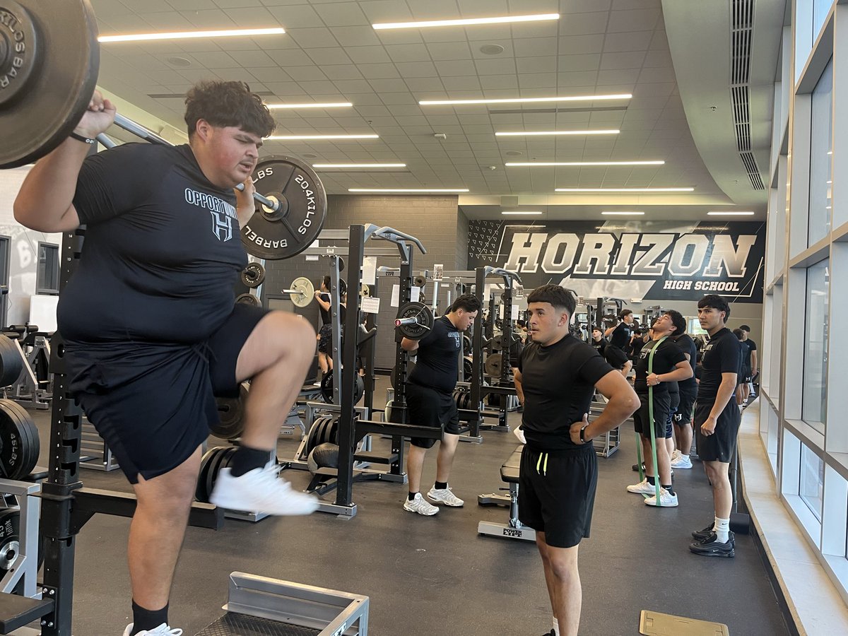 Coach_DQ59's tweet image. RIGHT BACK TO WORK ON MONDAY‼️ No shortcuts, no excuses, just effort while building #TheBrand. Everyday is an opportUNITY to better here in of the best facilities‼️ #ScorpionStrong #RepTheH