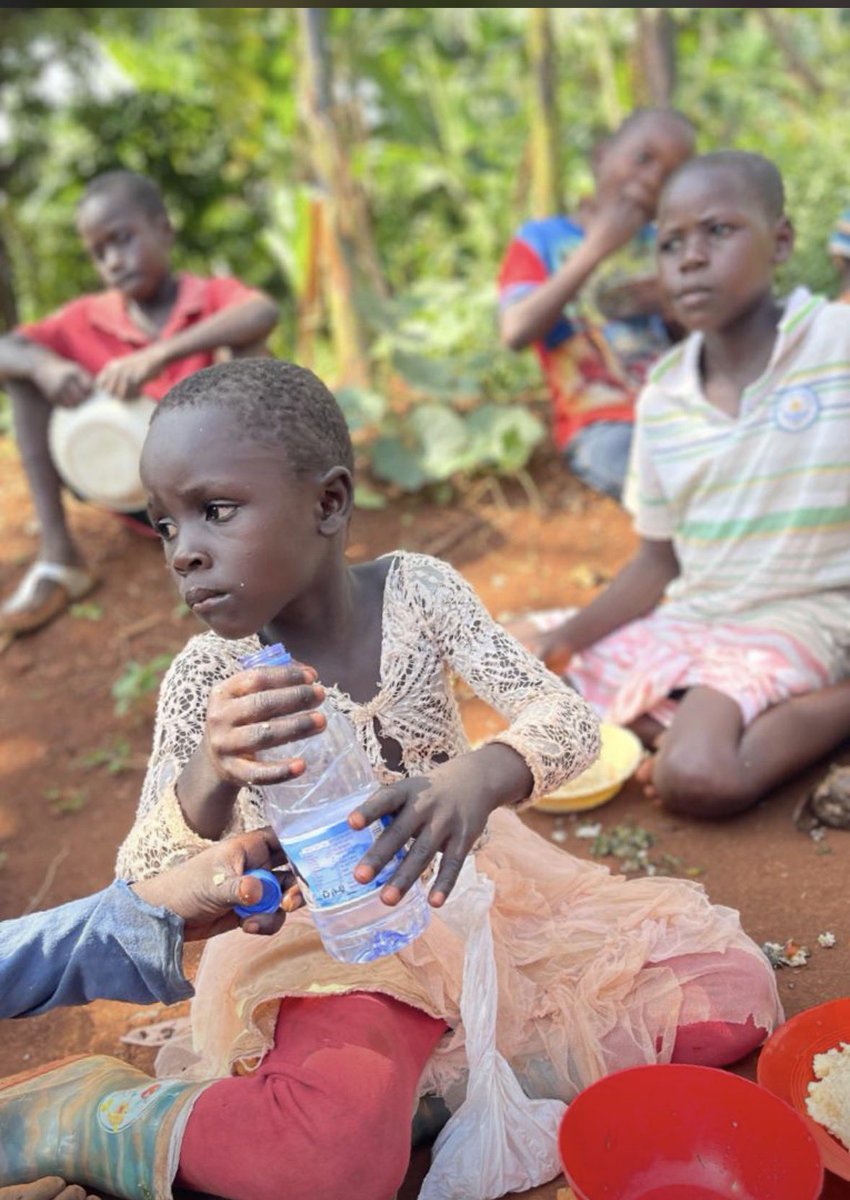 kutega01's tweet image. Hey everyone please choose and click to the donation link on my profile to at least provide any hand of support towards these poor orphans. Any single donation is worth a plate of food. Let’s donate to change life. #support #help #shareameal @KyrieIrving please donate 😭