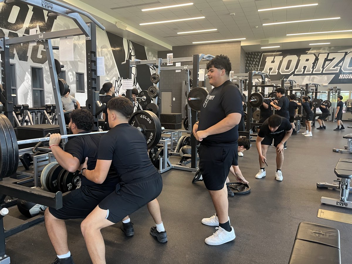 Coach_DQ59's tweet image. RIGHT BACK TO WORK ON MONDAY‼️ No shortcuts, no excuses, just effort while building #TheBrand. Everyday is an opportUNITY to better here in of the best facilities‼️ #ScorpionStrong #RepTheH