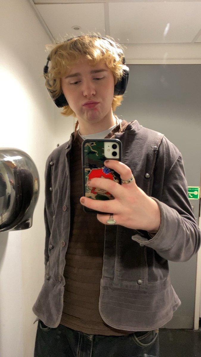 uhllot's tweet photo. asylum toilets https://t.co/flK4m4Ca3I