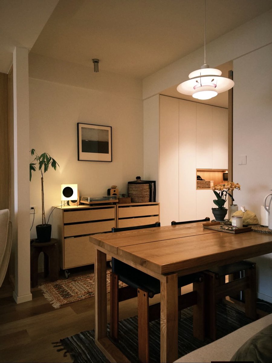 justadd2cart's tweet image. Warmth is something you feel. This home was designed with warm colors and a soft, silent atmosphere in mind.

Credits: facebook.com/share/1BGTN454…

#interiordecorating #warmth #spaces