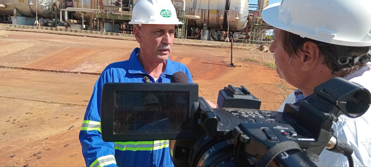 RefineraCienfu1's tweet photo. Esta noche 8pm, noticiero de la #TVcubana mostrará detalles del proceso para aliviar la crisis energética. @CanalCaribeCuba visitó #RefineríaCienfuegos y constató compromiso de refineros. Plantas procesan crudo ruso con calidad requerida. https://t.co/2EfxTRYhCB