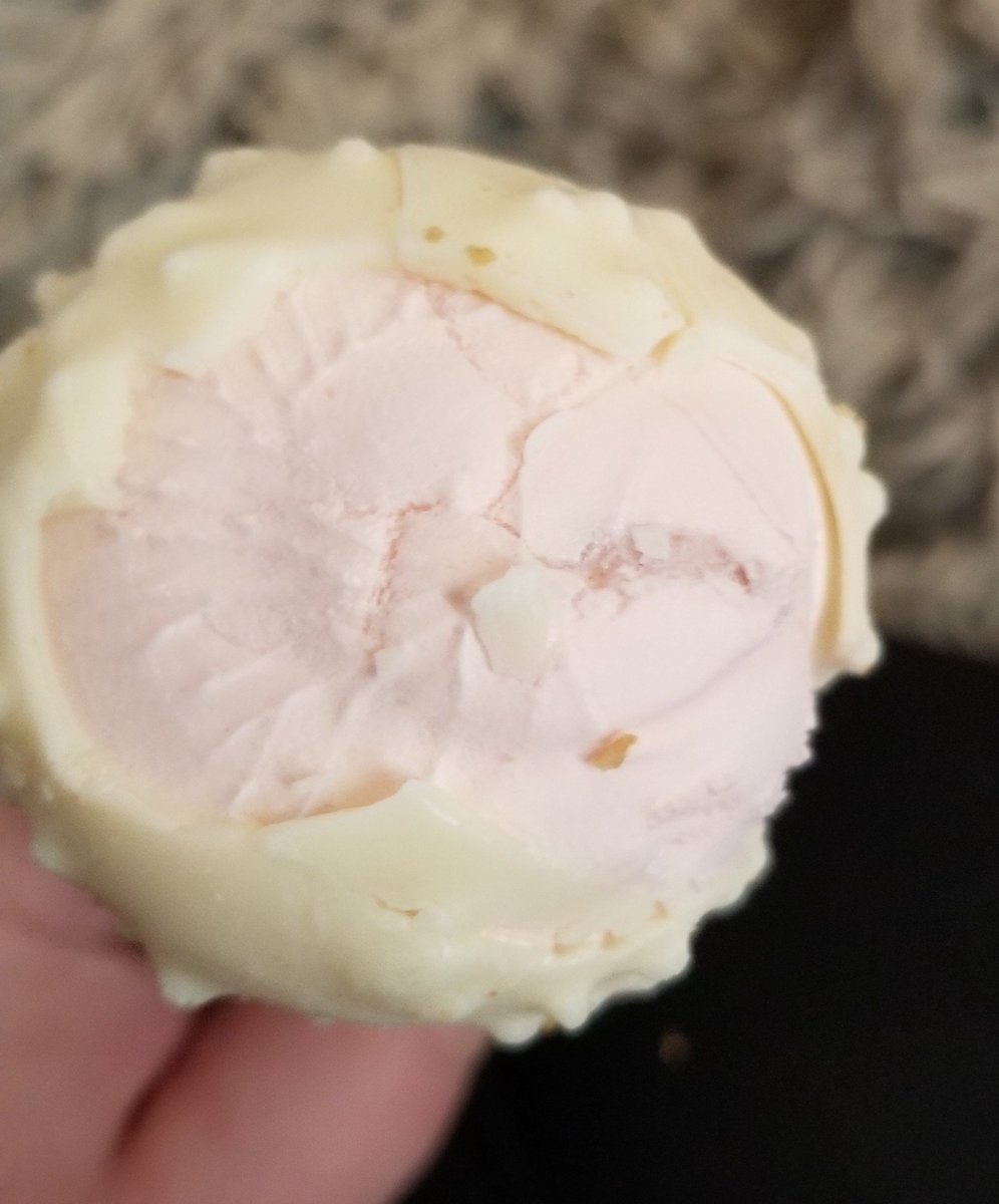 HowdyDraws's tweet photo. just had my first Cody Rhodes @Drumstick colab ice cream cone! You really have to stick your tongue in there deep to get a taste of that blueberry filling ❤️🤍💙🍦 https://t.co/jLOWVyJdRj