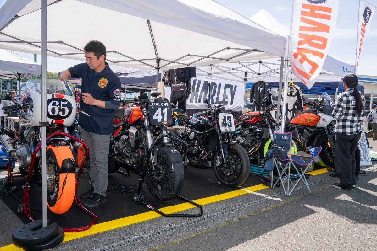 HDI0a93HcsbQY6y's tweet image. MCFAJ Max10Jrクラス
3連勝ならず‼️　2位でした😌

方法から応援に来て頂いた方々、クルーのへろ君、ザック君、盛り上げてくれるデスクロスの皆様、ウィズハーレーレーシングの面々、ありがとうございました！

Photo by @kumaphoto1 
#x350 
#racing 
#harleydavidson
#sunoco
#trijya
#arai
#did