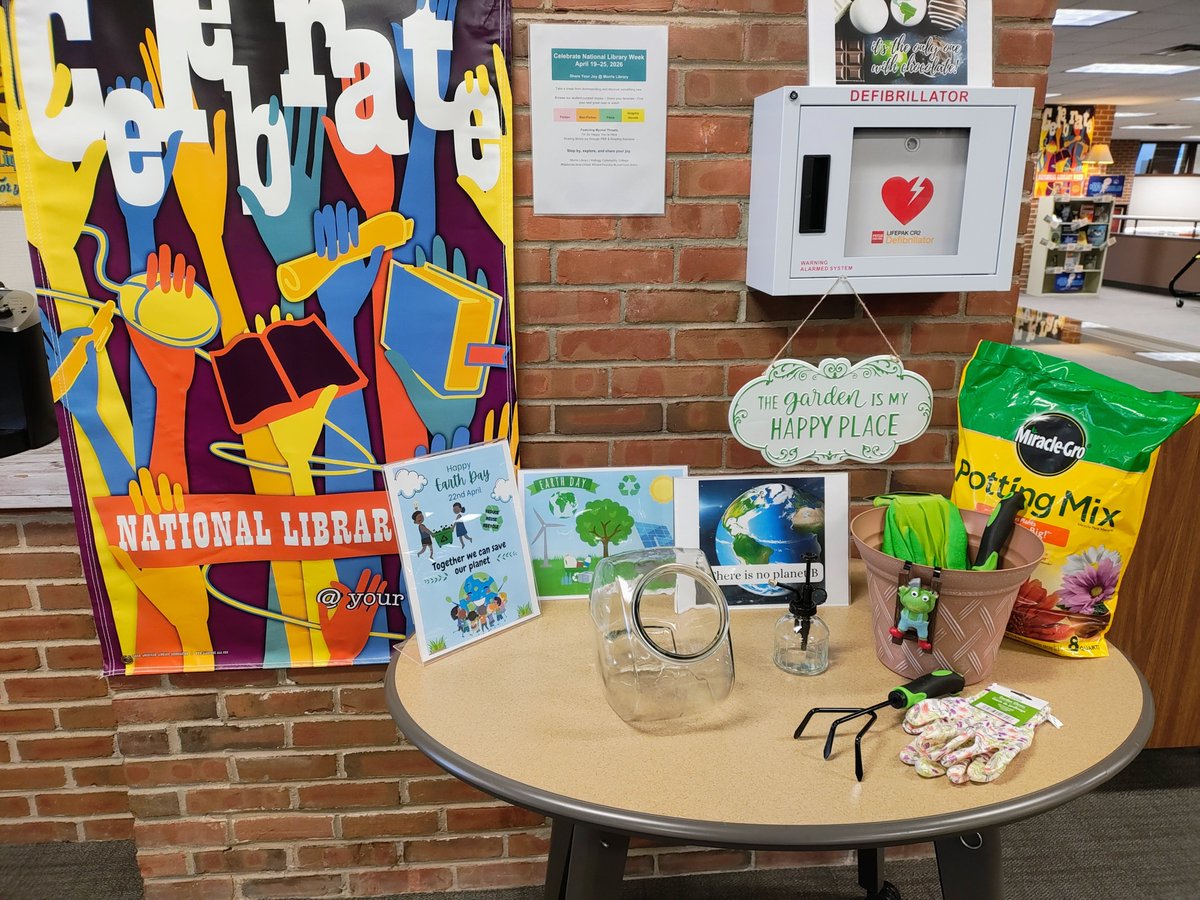 KCCLibrary's tweet photo. 🌎 Earth Day @ Morris Library! 🌱

🌼 FREE seed bookmarks (while supplies last!)
🎟️ Student raffle (winner Fri, April 24)
🌿 Seed Library coming this fall
Thanks to @SeedLibraries, @BurpeeSeeds &amp; Seed Savers Exchange 💚
#EarthDay #SeedLibrary #LibraryLife https://t.co/g0bjMoF2cq