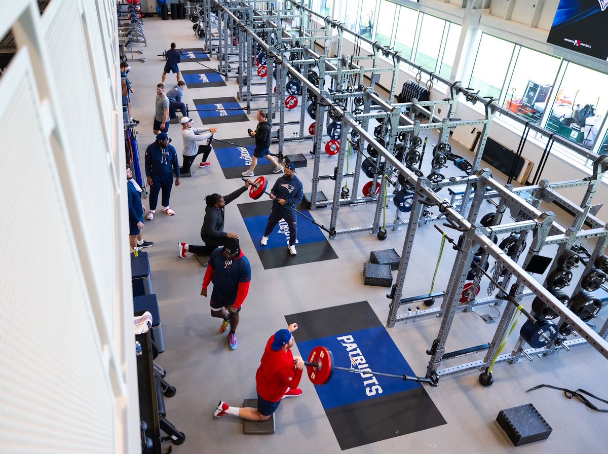 LosTalksPats's tweet image. Day 1 of #Patriots voluntary OTAs ✔️

(📸 @Patriots)