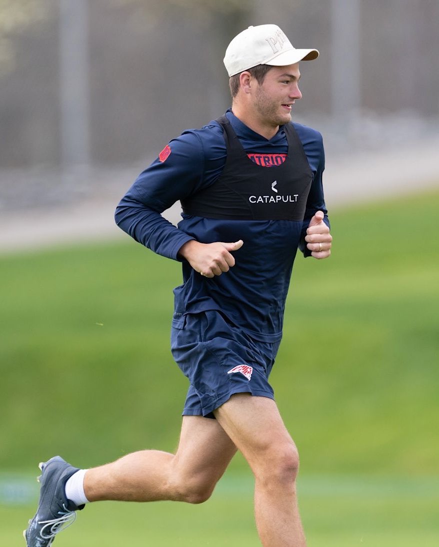 LosTalksPats's tweet image. Day 1 of #Patriots voluntary OTAs ✔️

(📸 @Patriots)