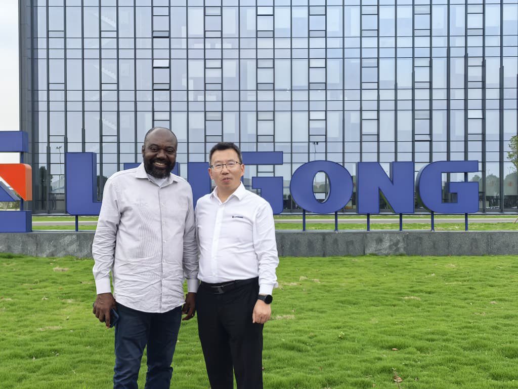 Big_Aidoo's tweet image. Just met with LiuGong Group CEO &amp;amp; team in China. Working on road tech to improve our networks and energize the Big Push projects. Faster. Stronger. Results coming. 🇨🇳→🏠 #BigPushRoads
#BigPushRoads #Infrastructure #RoadEntrepreneur