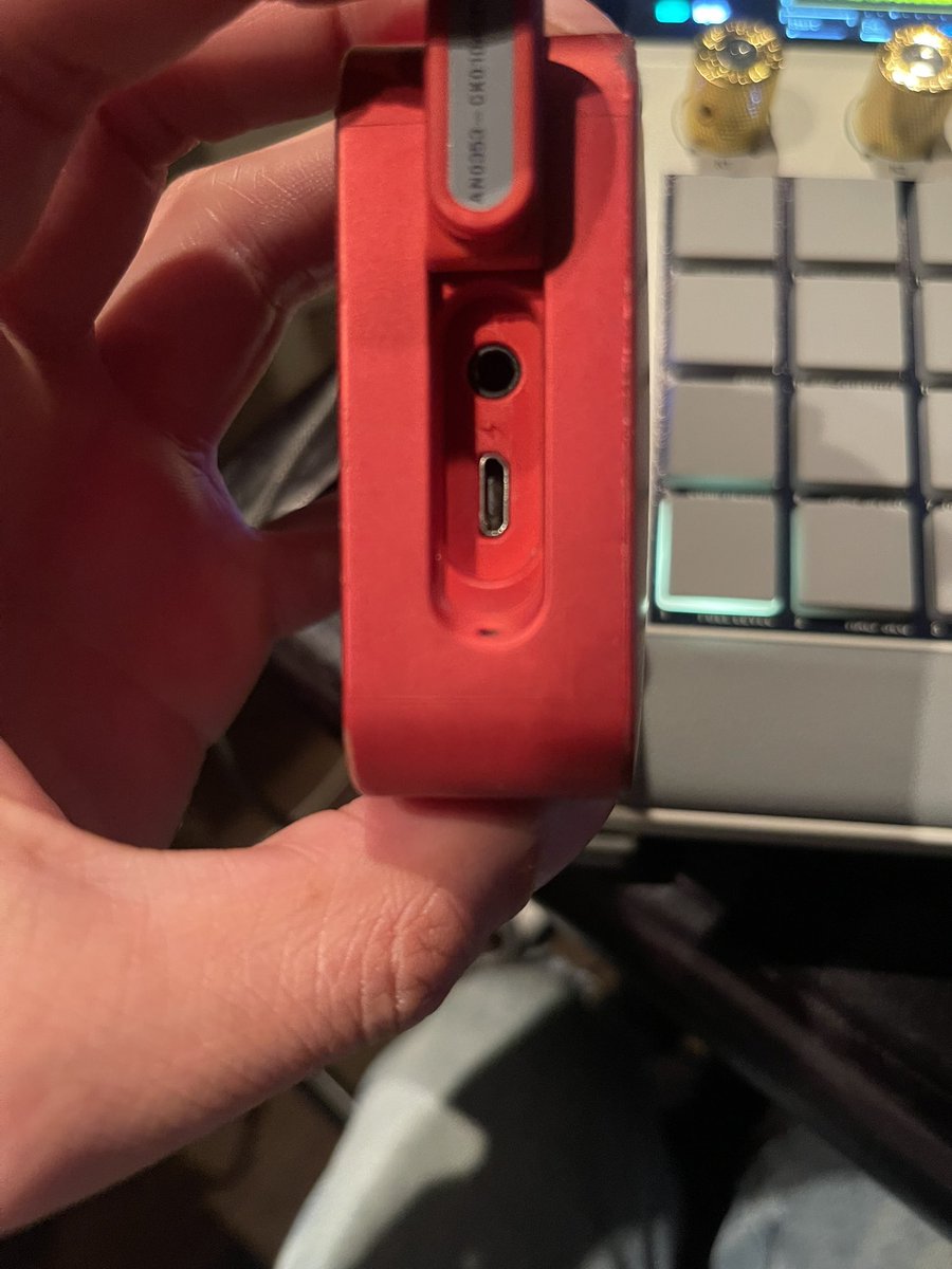 IAMCRISIS's tweet photo. I was about to get a new JBLGO for my MPC Sample because it’s perfect to travel light with the Sample but the new ones don’t have 3.5mm AUX jacks🤦‍♂️… Looks this one is going to have to stay in commission until it dies. Aye @JBLaudio you might want to bring that jack back. 🤷‍♂️😂 https://t.co/JOcFpaLB1D