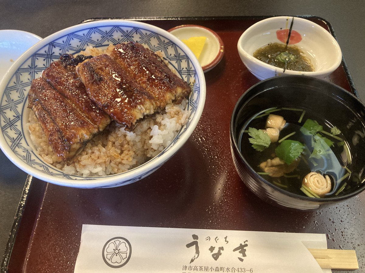 TakeruHK's tweet photo. 三重県津市の御殿場海岸で潮干狩り。
突然に思い立って行ってきた。富田林から日帰りで。成果は上々。帰りは鰻丼でエネルギー補給。また行こう。 https://t.co/7bijMr2vw2