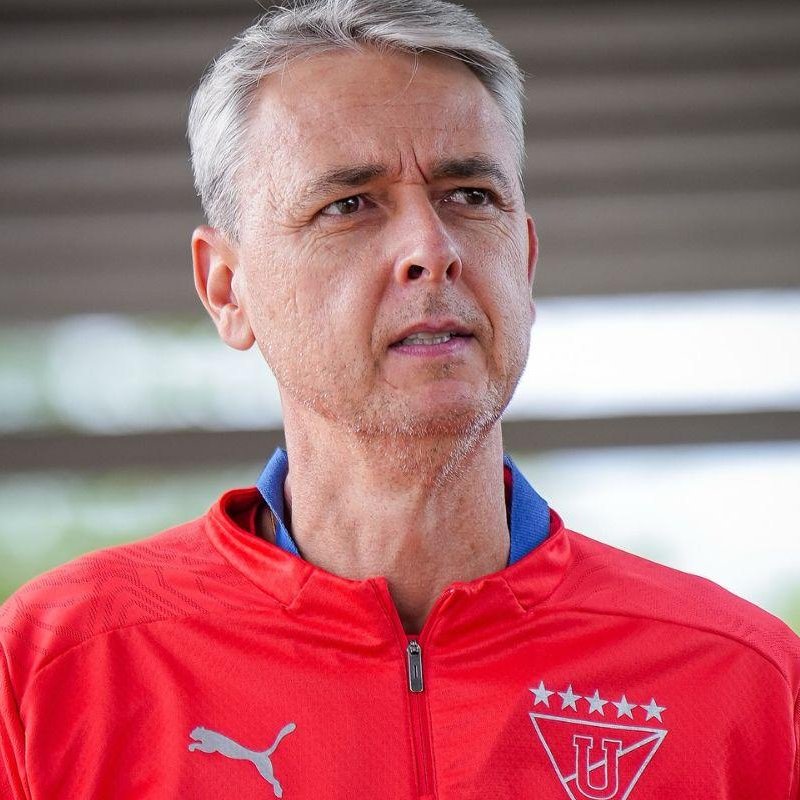 Tiago Nunes cuestiona el calendario y calienta el clásico entre Liga y Aucas.
deporvito.com/tiago-nunes-cu…