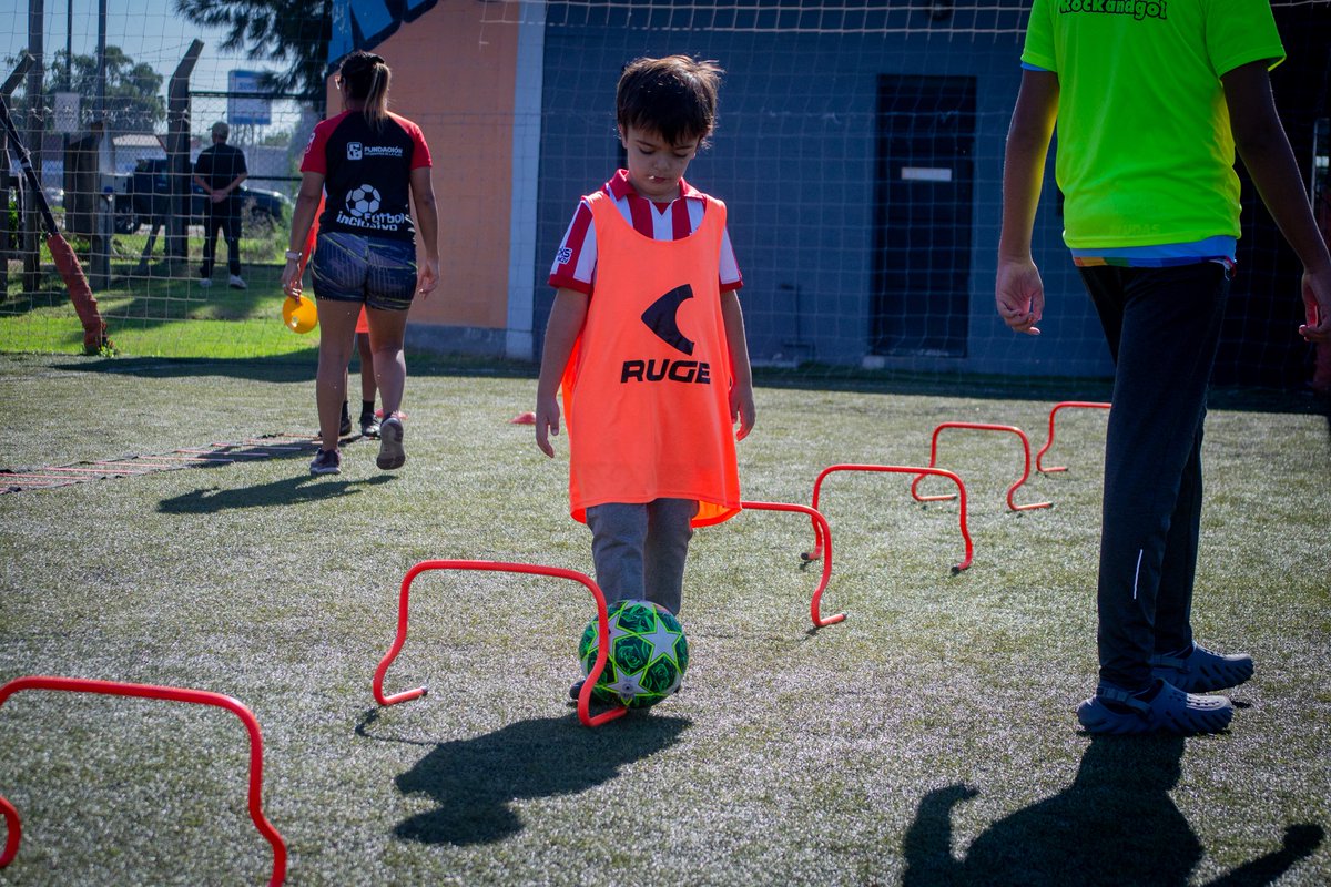 Dimos inicio a los entrenamientos de nuestro espacio de Fútbol Inclusivo, que se desarrollarán todos los sábados de 10:00 a 12:00, en Rock and Gol generando un lugar de encuentro, aprendizaje y disfrute para todos.